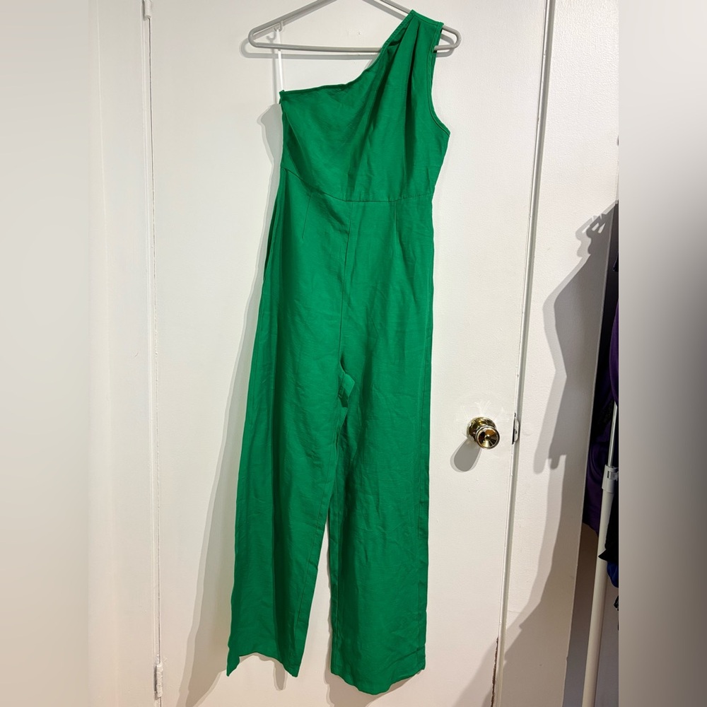 Green One-Shoulder Jumpsuit 💚
